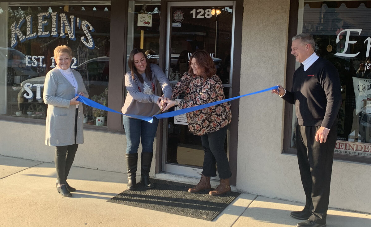 Ribbon-cutting with the Clauses